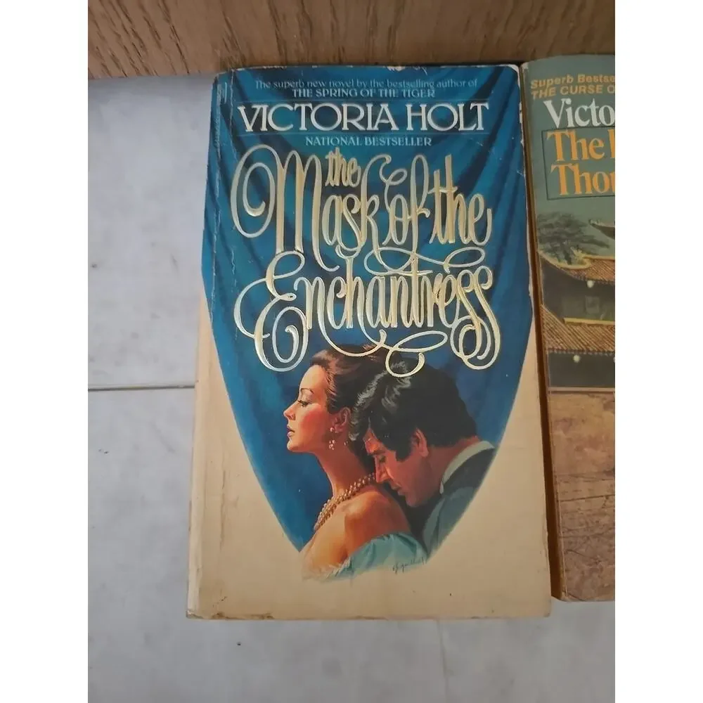 Lot of 2 The Mask of the Enchantress by Victoria Holt Romance Paperback‎ Books